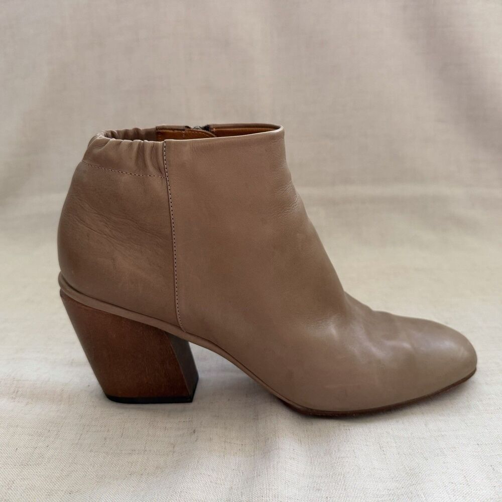 Coclico Kura Leather Boots 40 9 Wooden Block Heel Taupe Quiet Luxury Scandi Boho